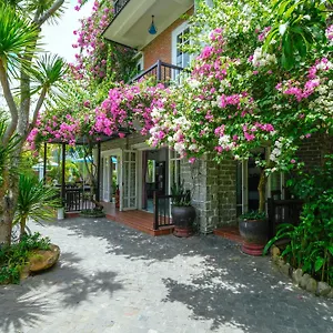 4* Resort Blooms Boutique Village